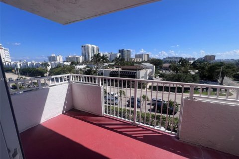 Condominio en venta en Pompano Beach, Florida, 2 dormitorios, 74.32 m2 № 1695551 - foto 16