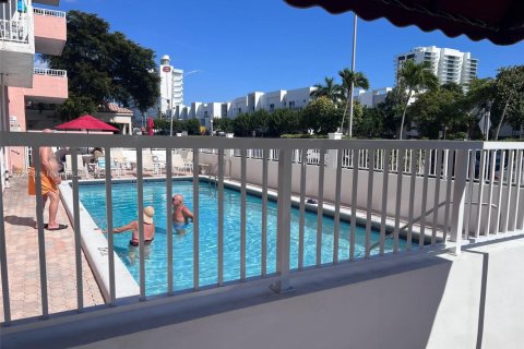 Condominio en venta en Pompano Beach, Florida, 2 dormitorios, 74.32 m2 № 1695551 - foto 19
