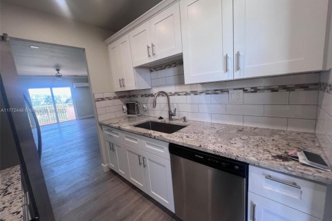 Condominio en venta en Pompano Beach, Florida, 2 dormitorios, 74.32 m2 № 1695551 - foto 4