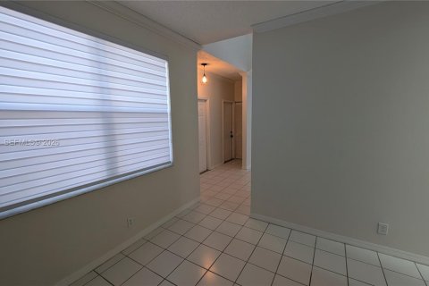 House in Weston, Florida 3 bedrooms, 175.86 sq.m. № 2040884 - photo 12