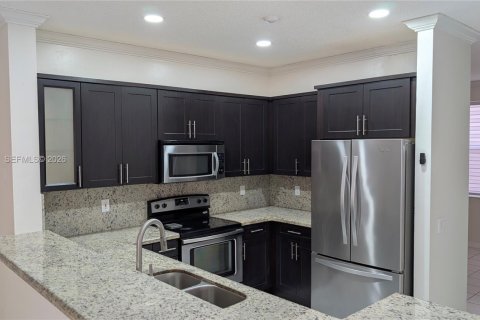 House in Weston, Florida 3 bedrooms, 175.86 sq.m. № 2040884 - photo 10