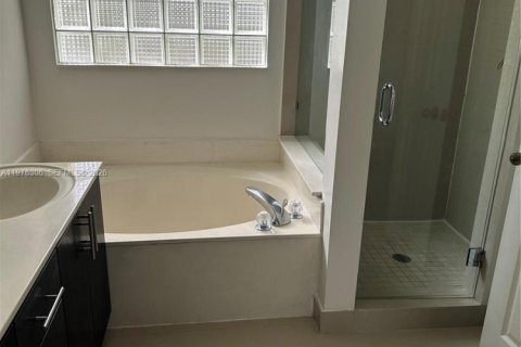 House in Weston, Florida 3 bedrooms, 175.86 sq.m. № 2040884 - photo 16