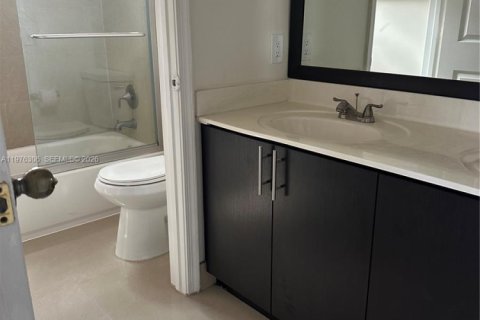 House in Weston, Florida 3 bedrooms, 175.86 sq.m. № 2040884 - photo 15