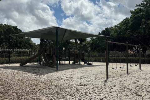 House in Weston, Florida 3 bedrooms, 175.86 sq.m. № 2040884 - photo 20