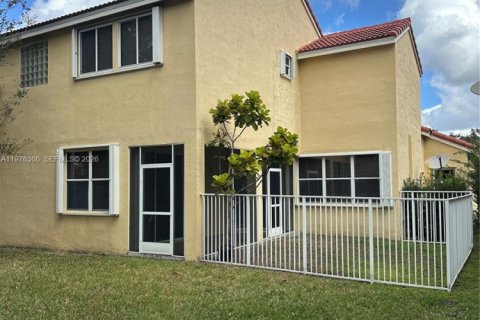 House in Weston, Florida 3 bedrooms, 175.86 sq.m. № 2040884 - photo 2