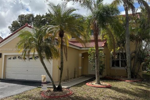 House in Weston, Florida 3 bedrooms, 175.86 sq.m. № 2040884