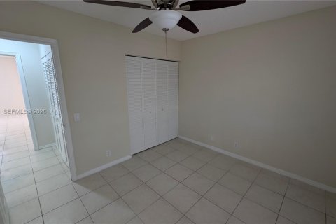 House in Weston, Florida 3 bedrooms, 175.86 sq.m. № 2040884 - photo 9