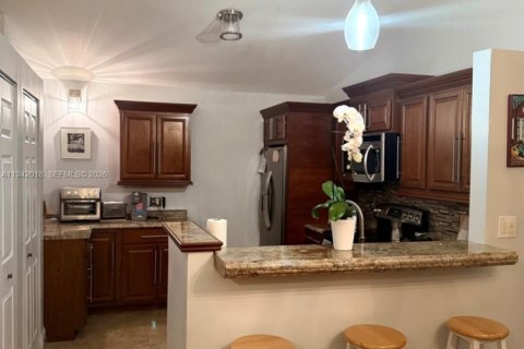 Casa en venta en Pembroke Pines, Florida, 3 dormitorios, 125.98 m2 № 1998991 - foto 3