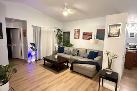 Casa en venta en Pembroke Pines, Florida, 3 dormitorios, 125.98 m2 № 1998991 - foto 4