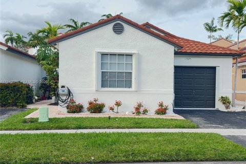 Casa en Pembroke Pines, Florida 3 dormitorios, 125.98 m2 № 1998991