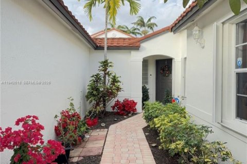 Casa en venta en Pembroke Pines, Florida, 3 dormitorios, 125.98 m2 № 1998991 - foto 2
