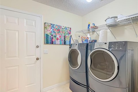 Casa en venta en Lady Lake, Florida, 2 dormitorios, 139.73 m2 № 2209000 - foto 26