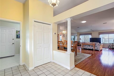 Casa en venta en Lady Lake, Florida, 2 dormitorios, 139.73 m2 № 2209000 - foto 4