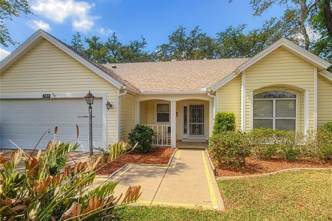 Casa en venta en Lady Lake, Florida, 2 dormitorios, 139.73 m2 № 2209000 - foto 2