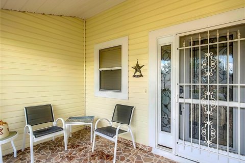 Casa en venta en Lady Lake, Florida, 2 dormitorios, 139.73 m2 № 2209000 - foto 3