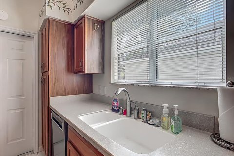 Casa en venta en Lady Lake, Florida, 2 dormitorios, 139.73 m2 № 2209000 - foto 12