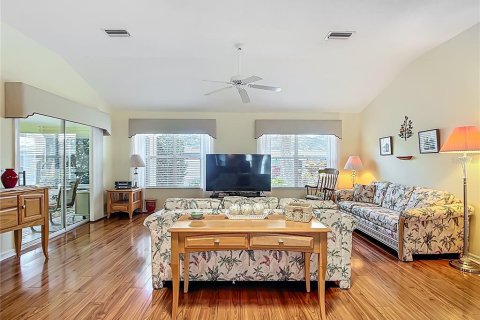 Casa en venta en Lady Lake, Florida, 2 dormitorios, 139.73 m2 № 2209000 - foto 8