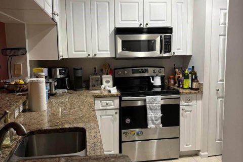 Copropriété à louer à Sunny Isles Beach, Floride: 2 chambres, 95.13 m2 № 1932076 - photo 11