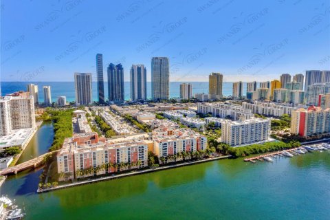 Copropriété à louer à Sunny Isles Beach, Floride: 2 chambres, 95.13 m2 № 1932076 - photo 15