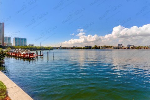 Copropriété à louer à Sunny Isles Beach, Floride: 2 chambres, 95.13 m2 № 1932076 - photo 18