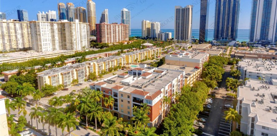 Condo à Sunny Isles Beach, Floride, 2 chambres № 1932076