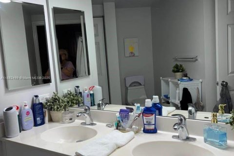 Copropriété à louer à Sunny Isles Beach, Floride: 2 chambres, 95.13 m2 № 1932076 - photo 17