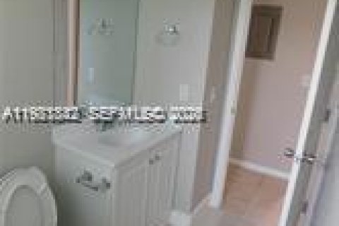 House in Coral Springs, Florida 3 bedrooms, 298.77 sq.m. № 2043159 - photo 18