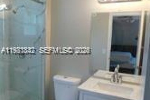 House in Coral Springs, Florida 3 bedrooms, 298.77 sq.m. № 2043159 - photo 19