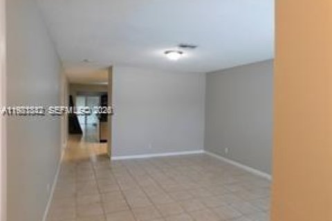 House in Coral Springs, Florida 3 bedrooms, 298.77 sq.m. № 2043159 - photo 2