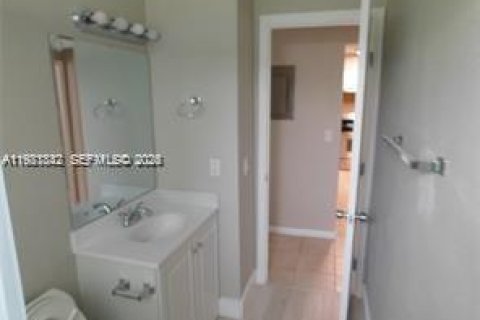 House in Coral Springs, Florida 3 bedrooms, 298.77 sq.m. № 2043159 - photo 17