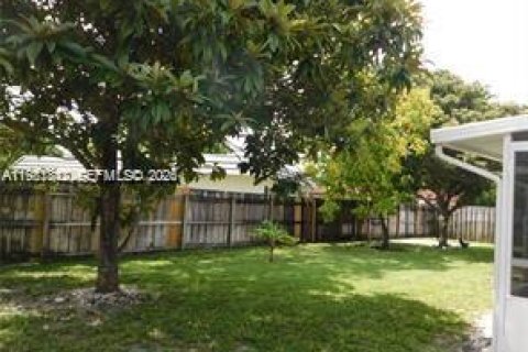 House in Coral Springs, Florida 3 bedrooms, 298.77 sq.m. № 2043159 - photo 27