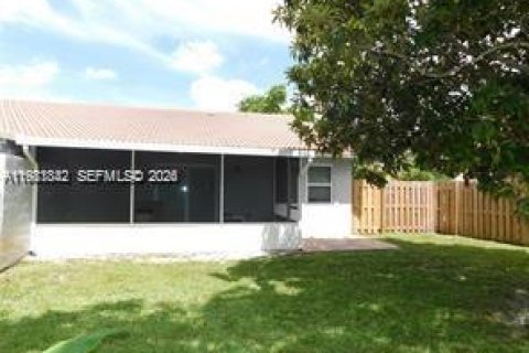 House in Coral Springs, Florida 3 bedrooms, 298.77 sq.m. № 2043159 - photo 24