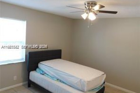 House in Coral Springs, Florida 3 bedrooms, 298.77 sq.m. № 2043159 - photo 13