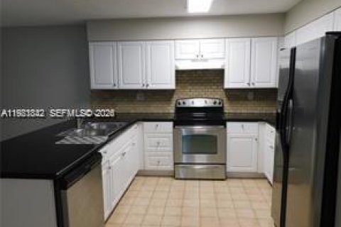 House in Coral Springs, Florida 3 bedrooms, 298.77 sq.m. № 2043159 - photo 10