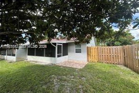 House in Coral Springs, Florida 3 bedrooms, 298.77 sq.m. № 2043159 - photo 25