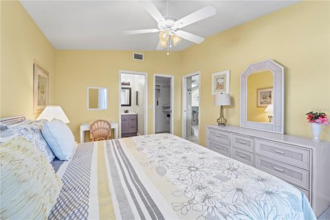 Condo in Englewood, Florida, 2 bedrooms № 2220875 - photo 21