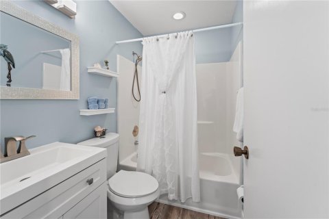 Condo in Englewood, Florida, 2 bedrooms № 2220875 - photo 17