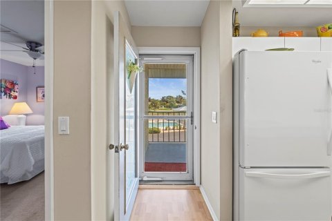 Condo in Englewood, Florida, 2 bedrooms № 2220875 - photo 5