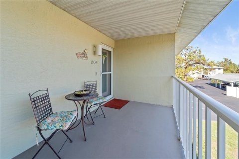 Condo in Englewood, Florida, 2 bedrooms № 2220875 - photo 3