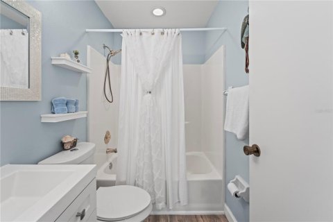 Condo in Englewood, Florida, 2 bedrooms № 2220875 - photo 18
