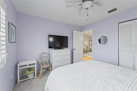 Condo in Englewood, Florida, 2 bedrooms № 2220875 - photo 15