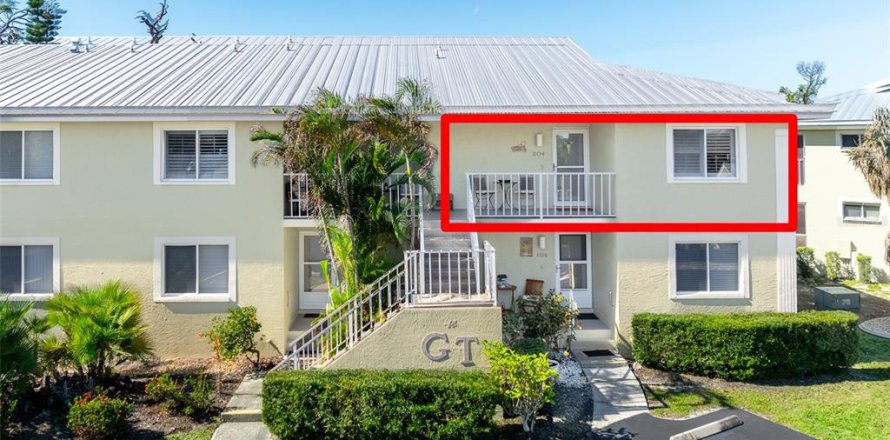 Condo in Englewood, Florida, 2 bedrooms № 2220875