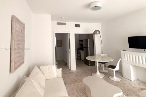 Condominio en alquiler en Miami Beach, Florida, 1 dormitorio, 42.08 m2 № 1993051 - foto 2