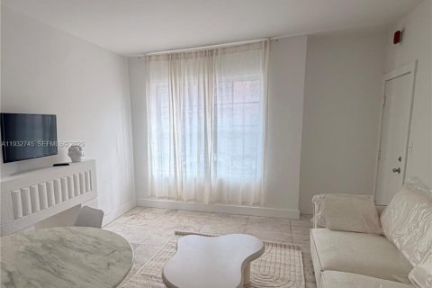 Condominio en alquiler en Miami Beach, Florida, 1 dormitorio, 42.08 m2 № 1993051 - foto 1