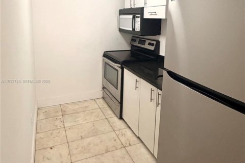 Condominio en alquiler en Miami Beach, Florida, 1 dormitorio, 42.08 m2 № 1993051 - foto 3