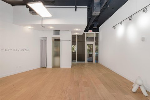 Propiedad comercial en venta en Coral Gables, Florida № 1991758 - foto 6