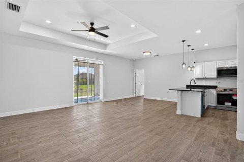 House in Lehigh Acres, Florida 3 bedrooms, 142.79 sq.m. № 2100469 - photo 14