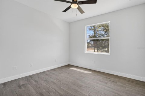 House in Lehigh Acres, Florida 3 bedrooms, 142.79 sq.m. № 2100469 - photo 8