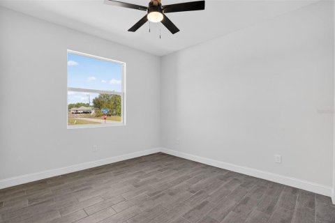 House in Lehigh Acres, Florida 3 bedrooms, 142.79 sq.m. № 2100469 - photo 7