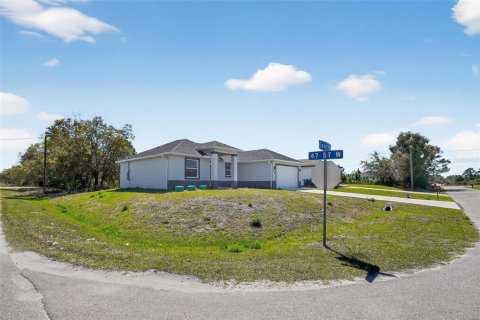 House in Lehigh Acres, Florida 3 bedrooms, 142.79 sq.m. № 2100469 - photo 30